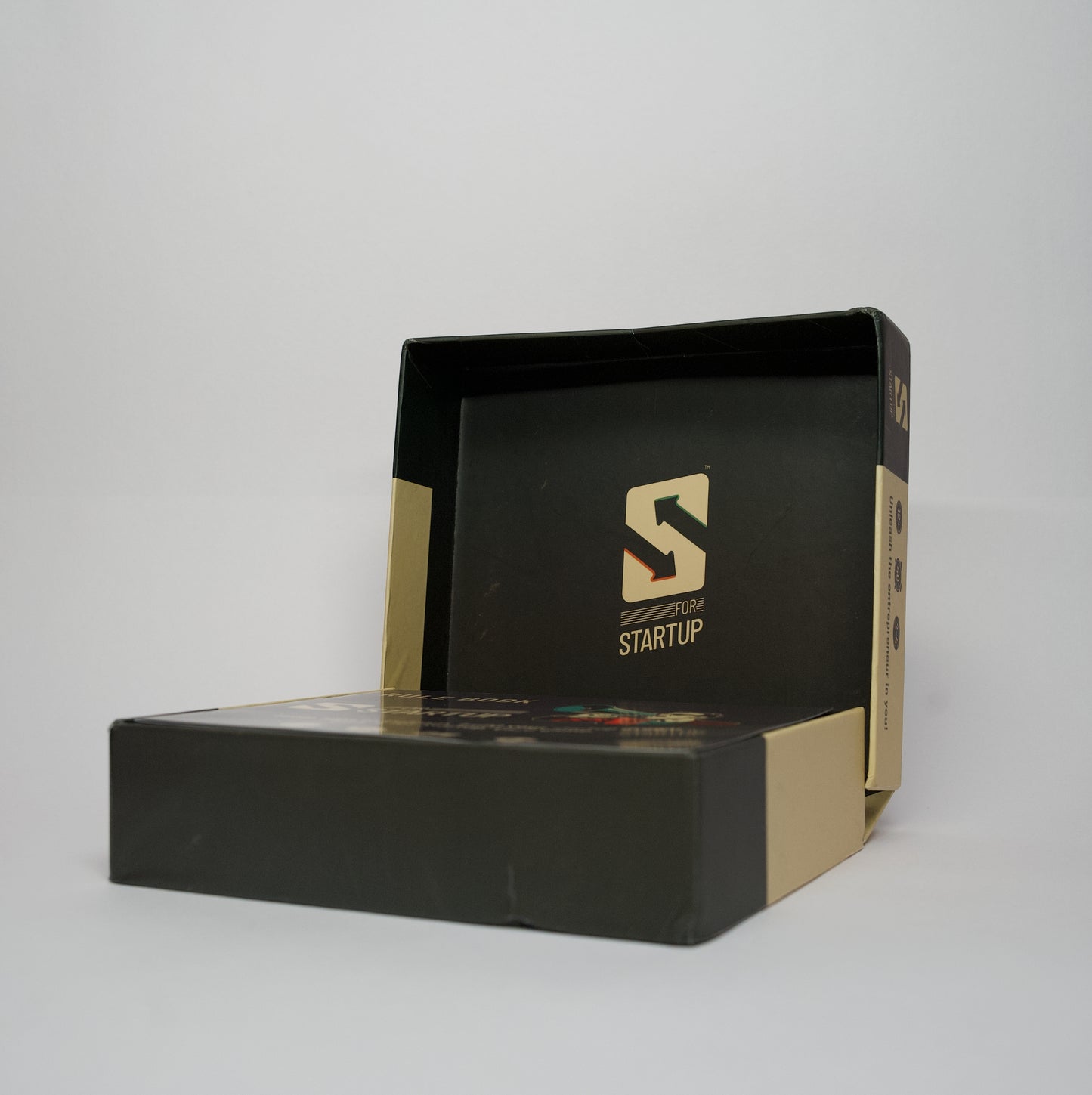 S for Startup | Card game for all ages | From idea to unicorn: deal cards, crush rivals, build empires | Learn about startups | 2 - 4 Players | Multicolor | HSN:950440